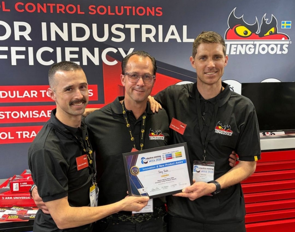 Teng Tools team collecting award